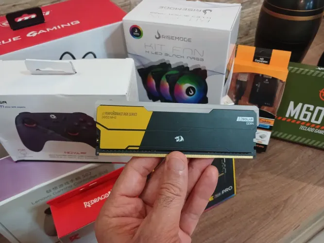 Memória Redragon Solar rgb 8gb 3600MHz 