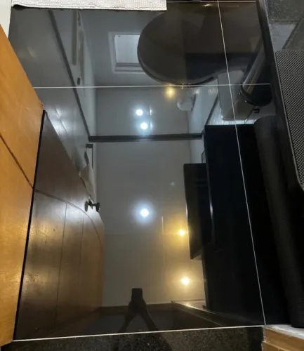 Porcelanato preto (petróleo) Eliane 80x80 (3 Peças -Sobra de Obra) 1,92m