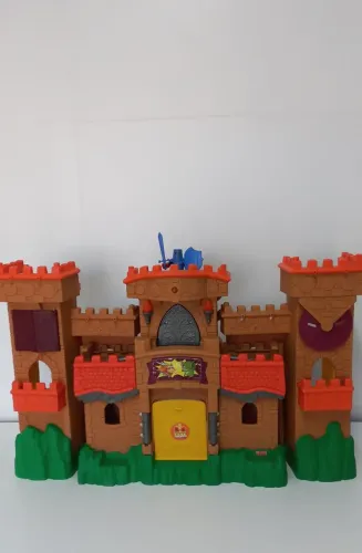 Vendo: Brinquedo Castelo Medieval da Águia, Fisher Price, luz não funciona, s/pilhas - 300