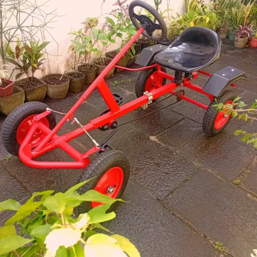 Carrinho de pedal 