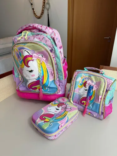 KIT MOCHILA ESTOJO E LANXHEIRA UNICÓRNIO