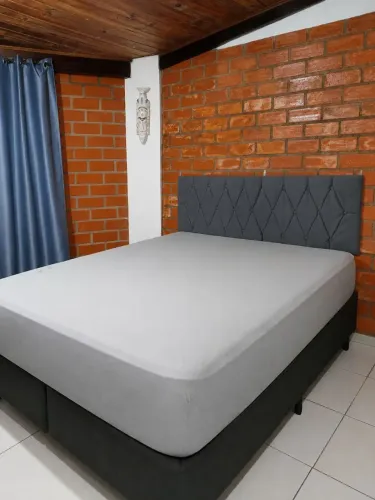 Cama Queen Size + Colchão de Molas Ensacadas
