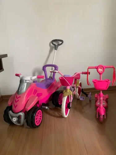 Kit de bicicleta, patinete e carrinho infantil para menina