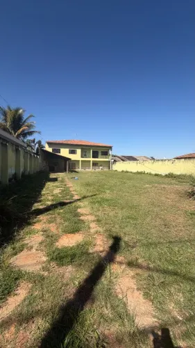 Lote de 815 m² com casa de 4 quartos no Jockey Club - escriturada e quitada