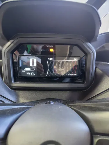 Yamaha Xmax 300 Connection 2026 - marrom - 4.000km