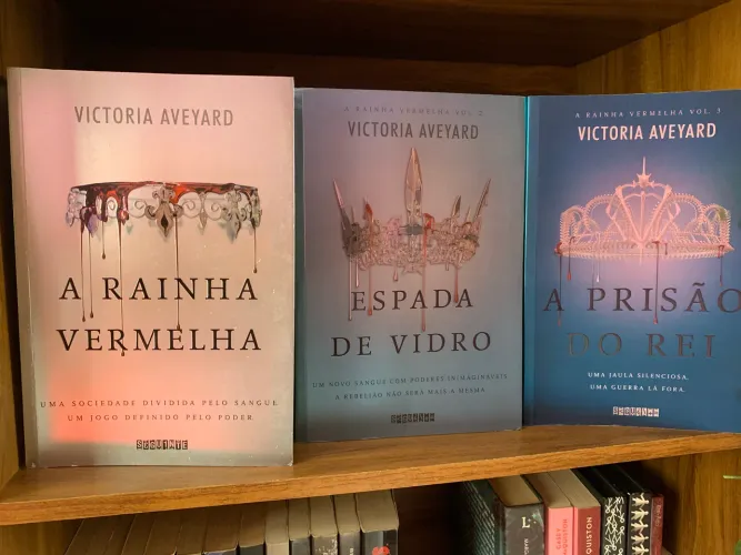 A Rainha Vermelha / Espada de Vidro / A Prisão do Rei