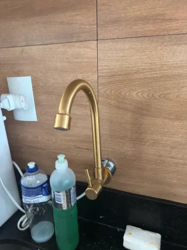 Vendo torneira dourada