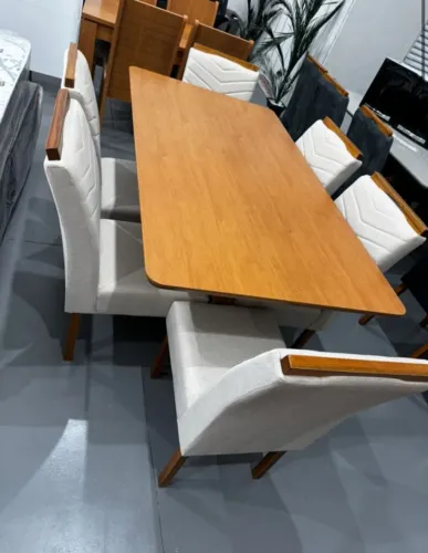Mesa Laqueada com 6 cadeiras nova