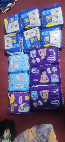 Vendo 12 pacotes de fraldas