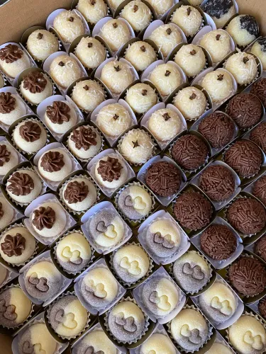 BRIGADEIROS GOURMET E DOCES PARA FESTAS