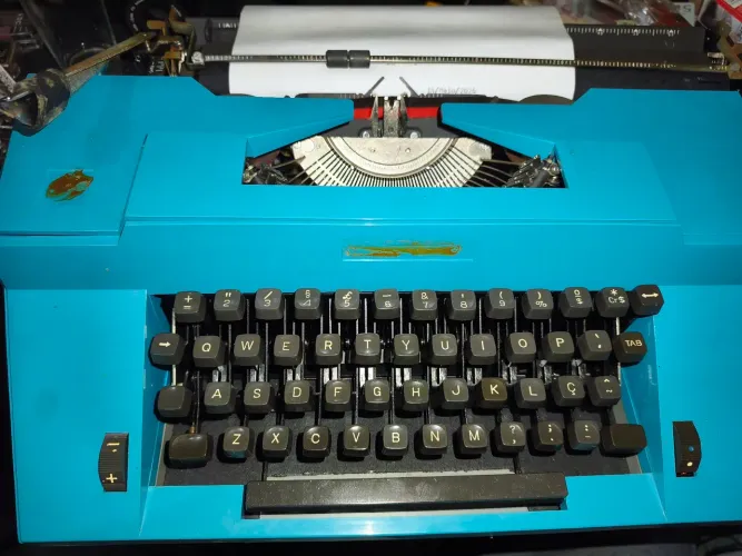 Máquina escrever Remington 33