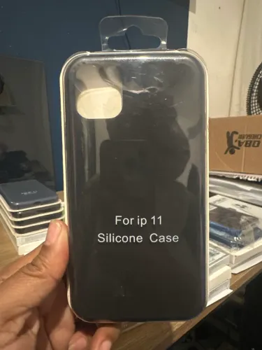 Capinha de Silicone para iPhone 11 - Preta