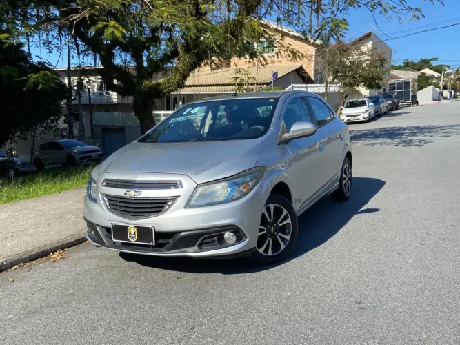 Chevrolet Onix Hatch LTZ 1.4 8V Flex Power Aut. 4P 2014
