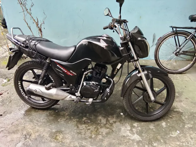 CG Fan 125 preta