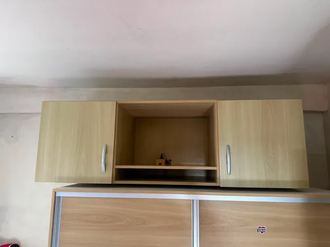 Armário aéreo para quarto