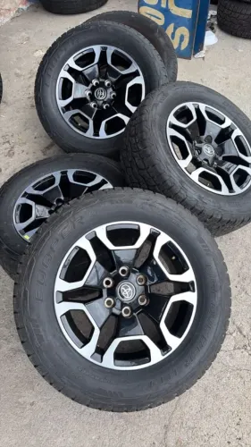 Jogo de roda crx só os aros tá 4700 e tudo 300
