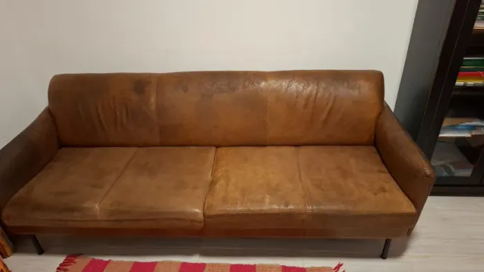 Vendo sofá simples.