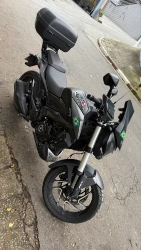 Bajaj dominar 400, com apenas 1 mil km rodado.