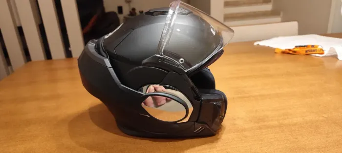 Capacete escamoteável 180 LS2