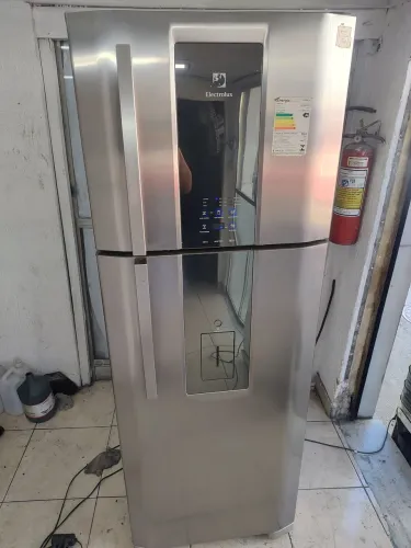 Geladeira Electrolux Frost Free inox com água na porta 441 litros funcionando entrego .