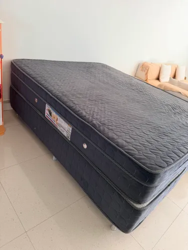 Cama box em bom estado