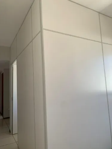 Divisória modular de madeira