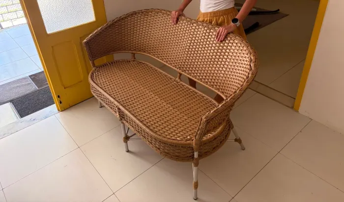 Sofá namoradeira estilo ratan