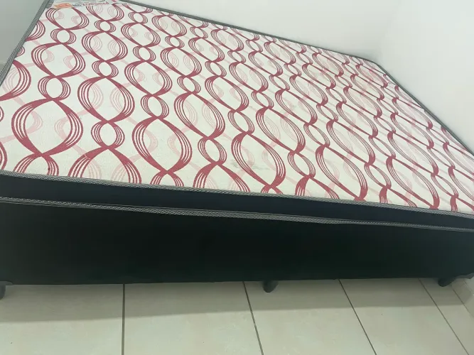 Vendo cama de casal em ótimo estado