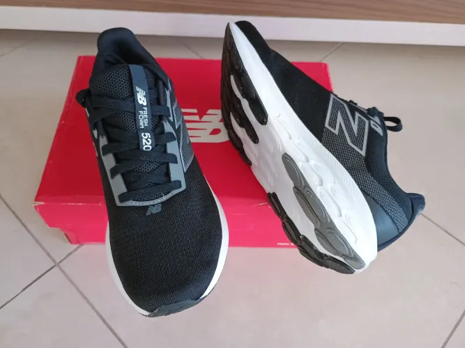 Tênis New balance running fresh foam novo original de 520,00 por 280,00
