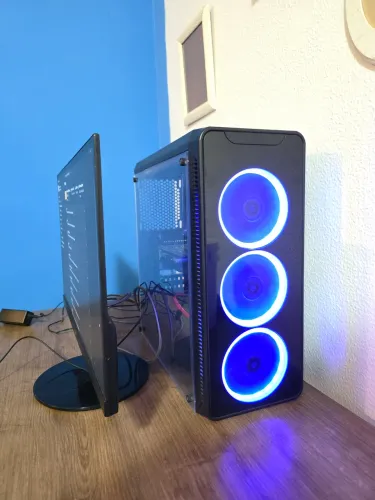 PC Ryzen 3 3200G + Placa de Vídeo RX 550 4GB + 24GB RAM + Wi-Fi/Bluetooth