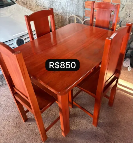Mesa de 4 cadeiras nova