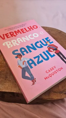 Livro Vermelho Branco e Sangue Azul