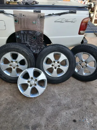 Rodas de certo '16 CON 3 PNEUS
