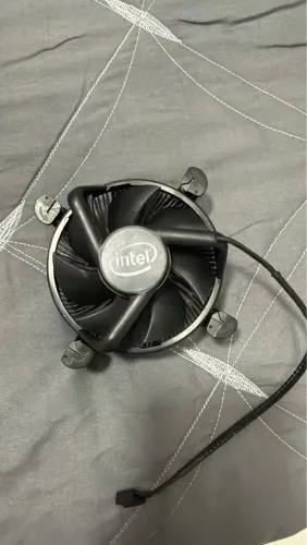 Cooler Original Intel Box (LGA 1200/115X) com Base de Cobre - Detalhe na Trava