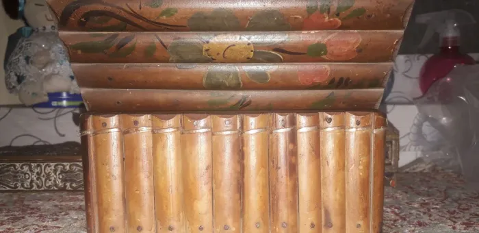 Caixa de costura antiga em bambu
