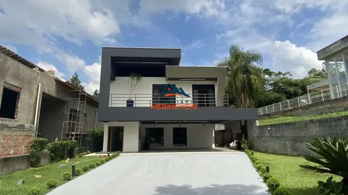 Casa de luxo, 4 quartos, 4 suítes, 3 salas, 5 banheiros, 8 vagas em condomínio de Cotia-SP