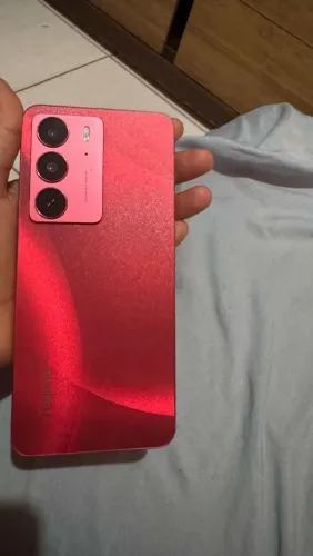Vende-se realme C 75 novo gb 256 na caixa ainda pessoal na cor vermelha