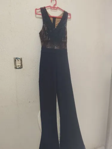 Macacão em malha.casaco em gripe renda. Veste P e M