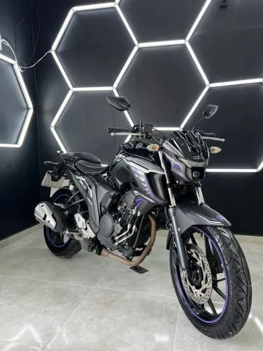 FZ25 PANTERA NEGRA