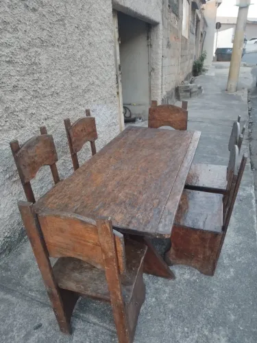 Vendo mesa com 6 cadeiras 