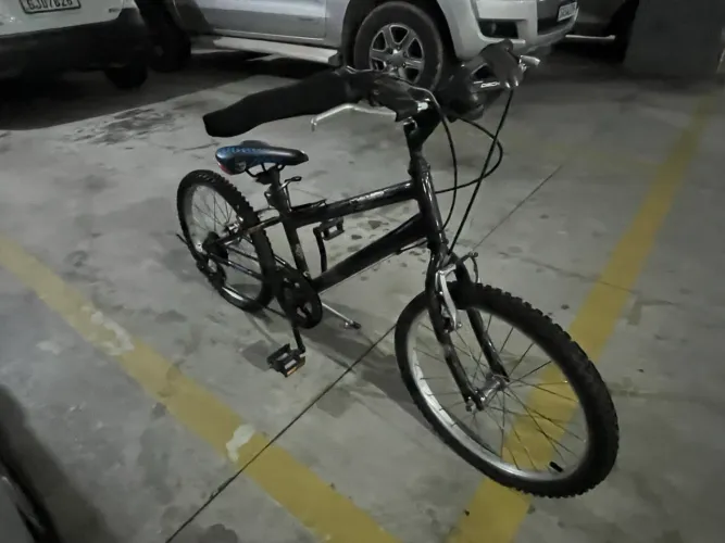 Bicicleta Caloi Hot Wheels Shimano aro 20