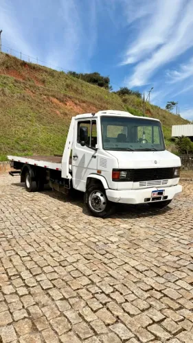 GUINCHO/PLATAFORMA MERCEDES 710 2006