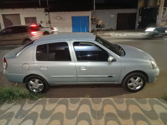 Renault Clio Sed. Privilège Hi-flex 1.6 16V 4P 2009