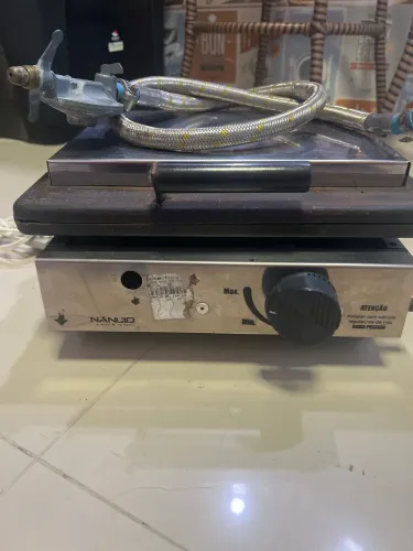 Vende-se uma chapa a gás .