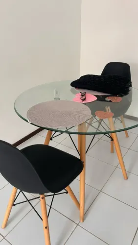 MESA com cadeiras