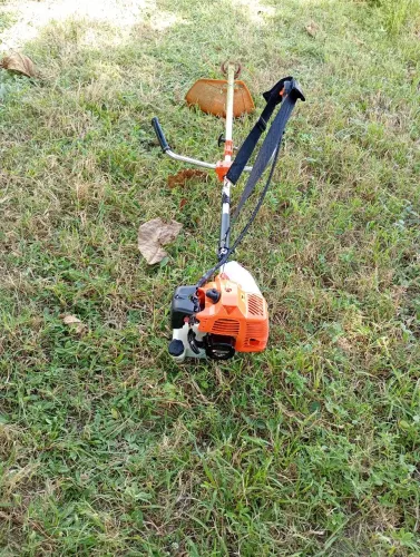 Vendo uma roçadeira 3em1nakasaki 75cc a gasolina $800 em Aquiraz 