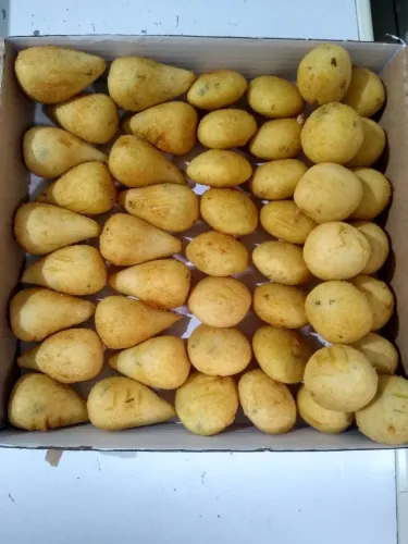 Mini salgados para festa artesanal com massa de batata