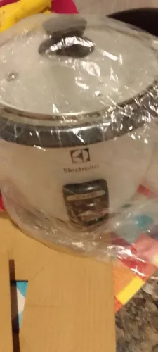 Panela Elétrica de Arroz Eletrolux.