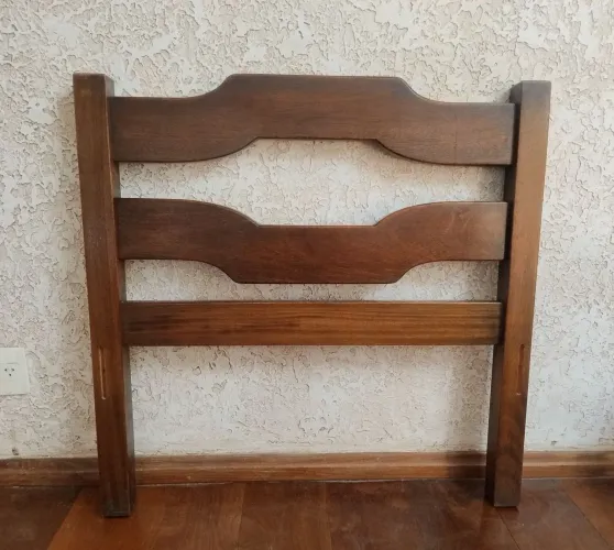Cama de Solteiro em Madeira Maciça Semi Novo 