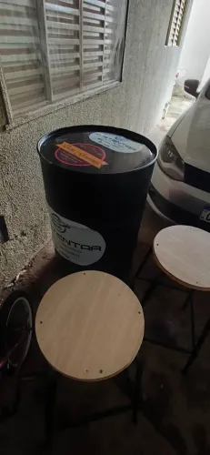 Tambor Metalico com tampa 200lts + 2 banquetas reformadas